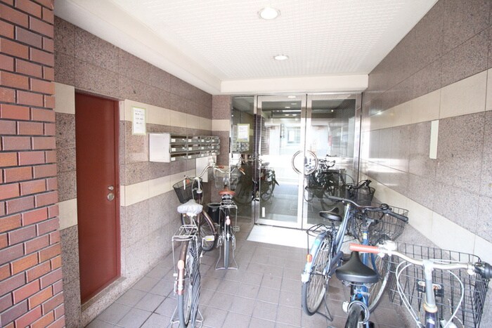 物件外観写真4　(エントランス部分)