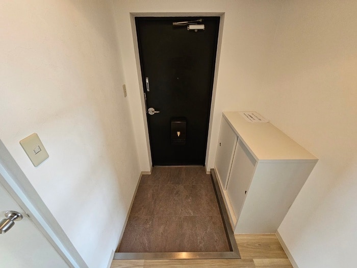 物件内観写真10　(玄関)