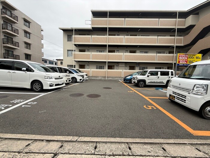 物件外観写真4　(駐車場)