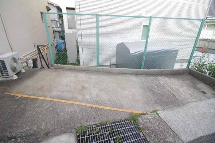 物件外観写真6　(駐車場)