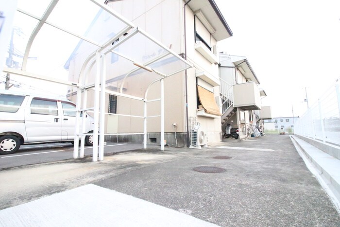 物件外観写真2　(エントランス部分)