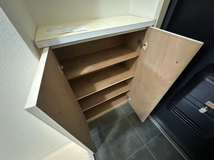 物件内観写真8　(靴箱)