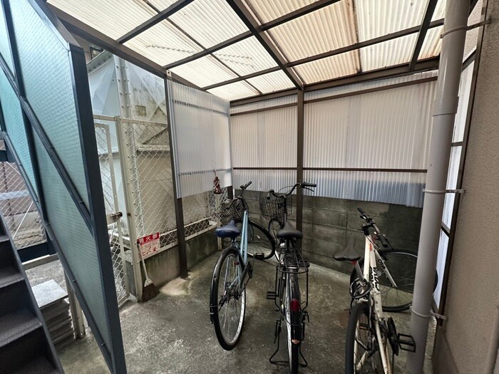 物件外観写真5　(駐輪場)