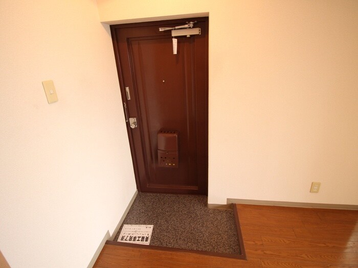 物件内観写真15　(玄関)