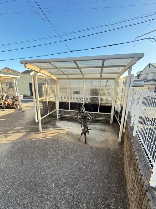 物件外観写真3　(駐輪場)
