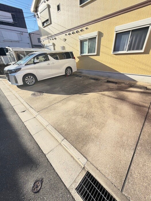 物件外観写真4　(駐車場)