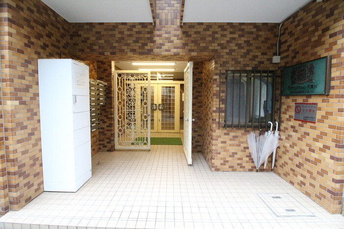 物件外観写真4　(エントランス部分)