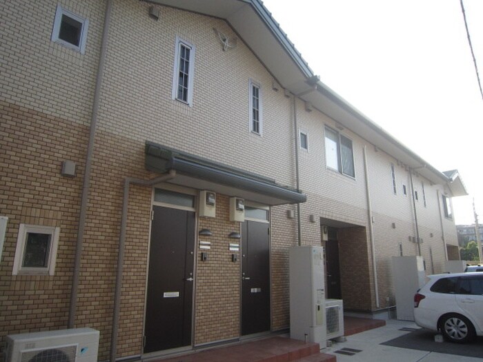 物件外観写真6　(エントランス部分)