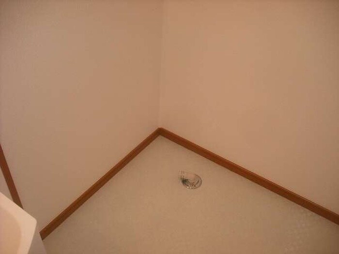 物件内観写真15　(洗濯機置場)