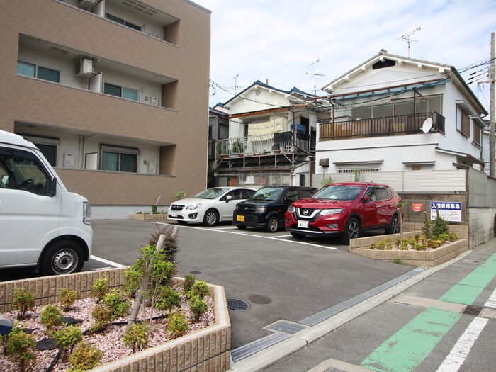 物件外観写真3　(駐車場)