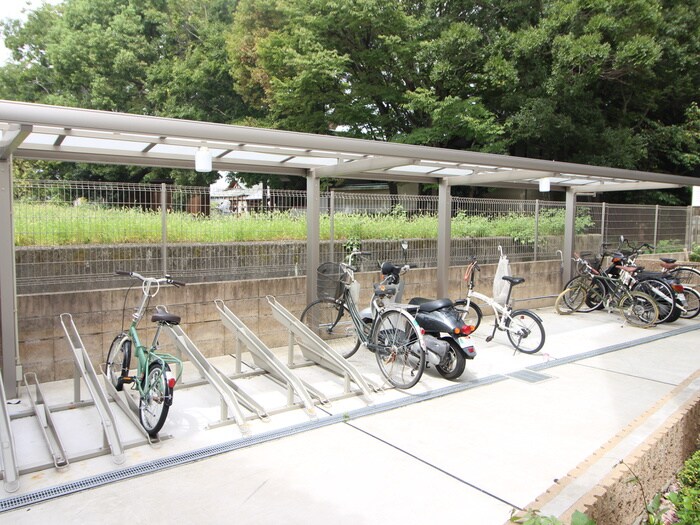 物件外観写真6　(駐輪場)