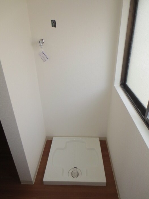 物件内観写真13　(洗濯機置場)