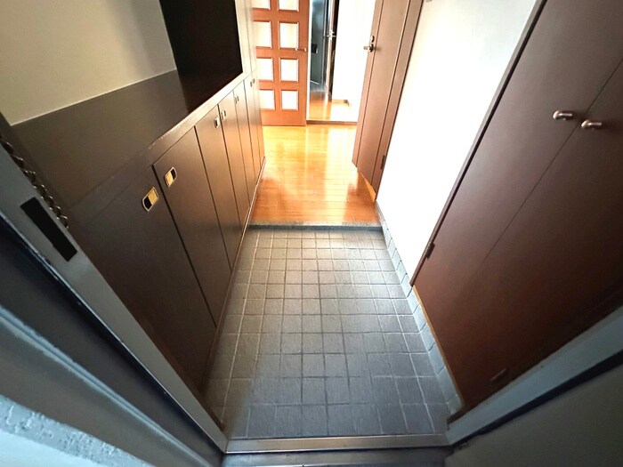 物件内観写真16　(玄関)