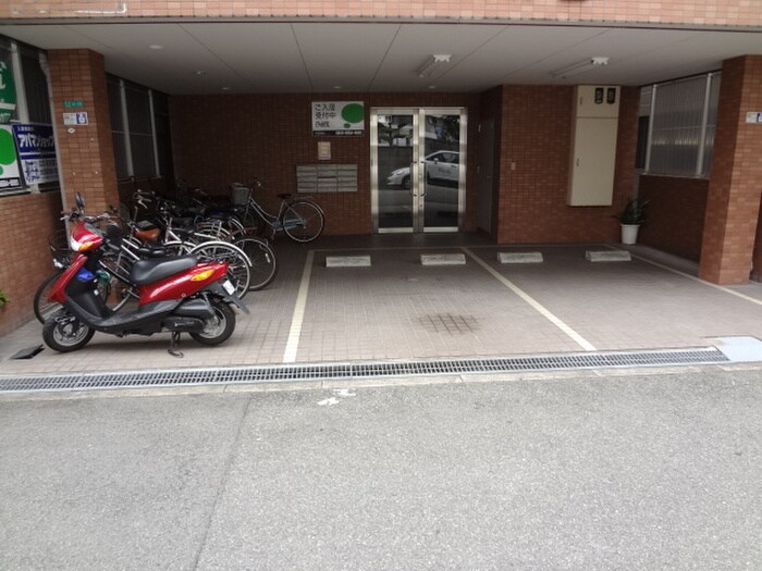 物件外観写真4　(駐車場)