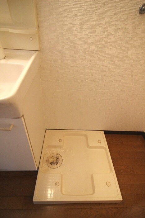 物件内観写真16　(洗濯機置場)