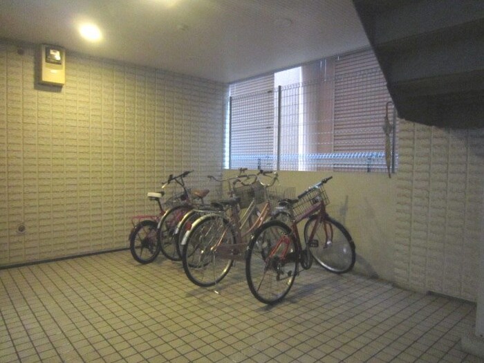 物件外観写真2　(駐輪場)