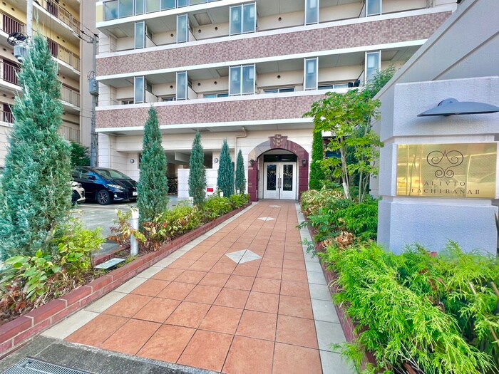 物件外観写真3　(エントランス部分)