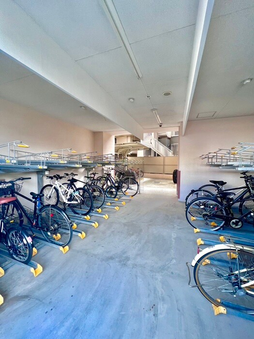 物件外観写真5　(駐輪場)