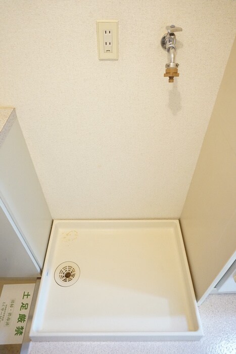 物件内観写真10　(洗濯機置場)