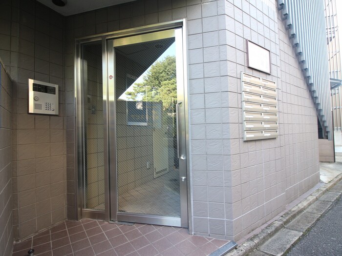 物件外観写真3　(エントランス部分)