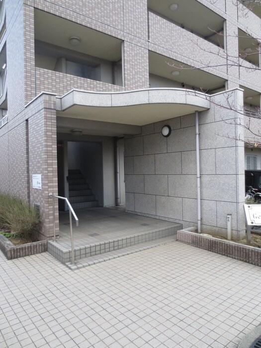 物件外観写真2　(エントランス部分)