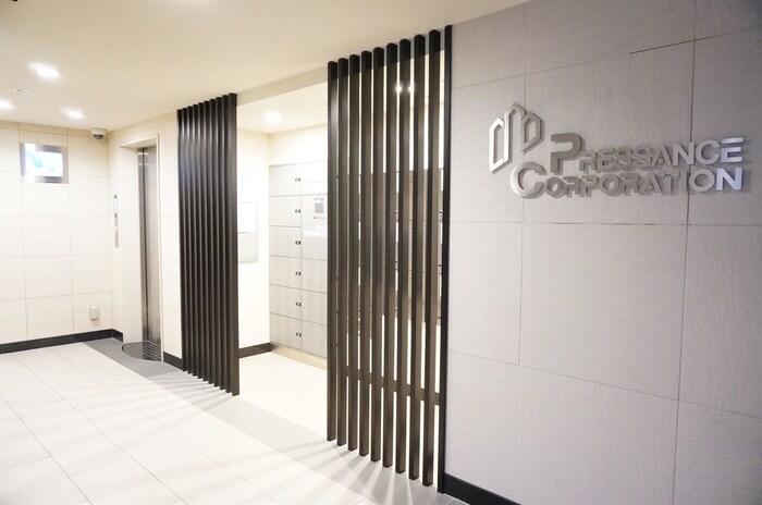 物件外観写真4　(エントランス部分)