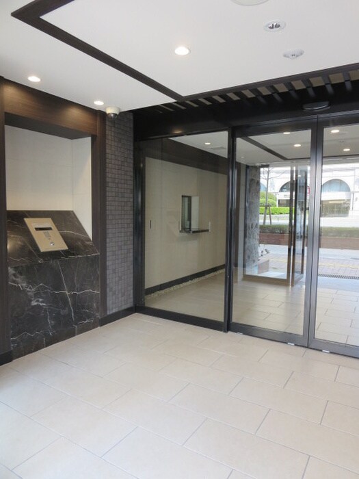 物件外観写真6　(エントランス部分)