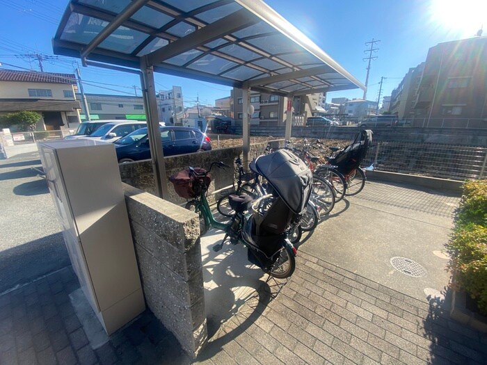 物件外観写真4　(駐輪場)