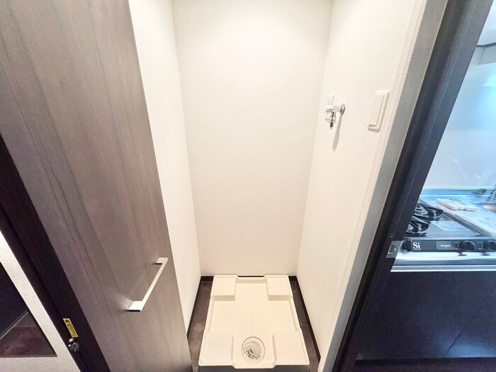 物件内観写真12　(洗濯機置場)