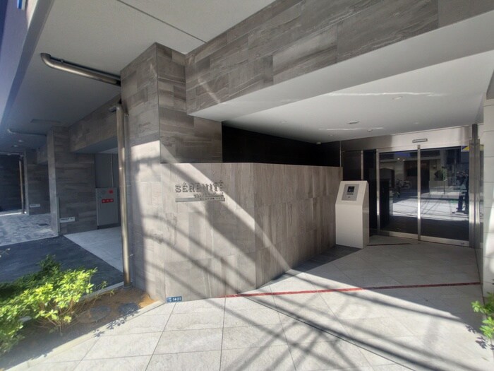 物件外観写真3　(エントランス部分)