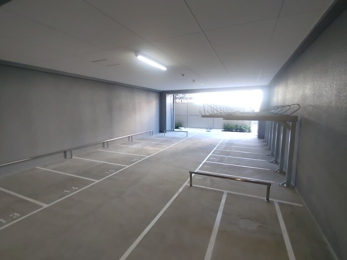 物件外観写真5　(バイク置き場)