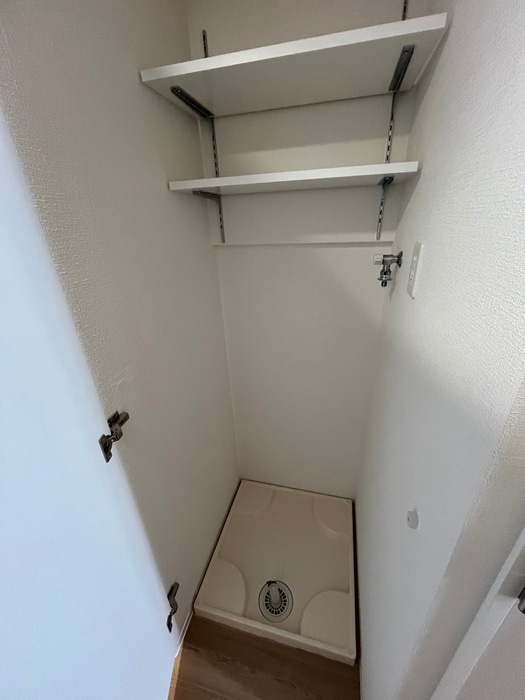 物件内観写真14　(洗濯機置場)