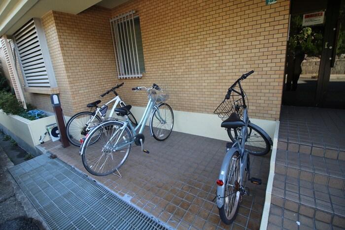 物件外観写真6　(駐輪場)