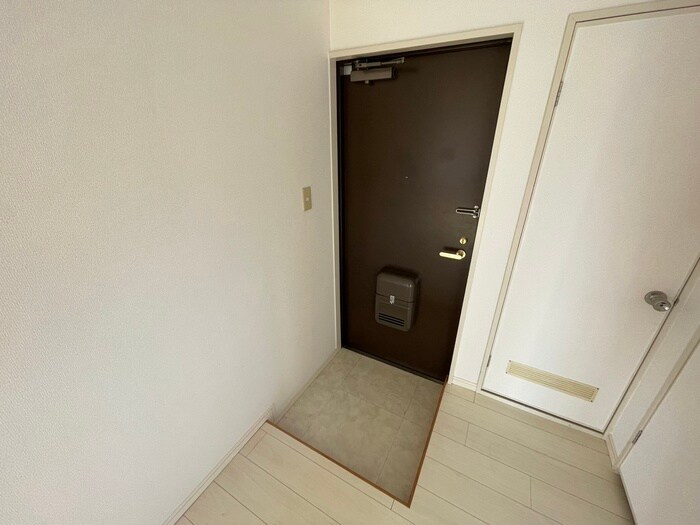 物件内観写真12　(玄関)