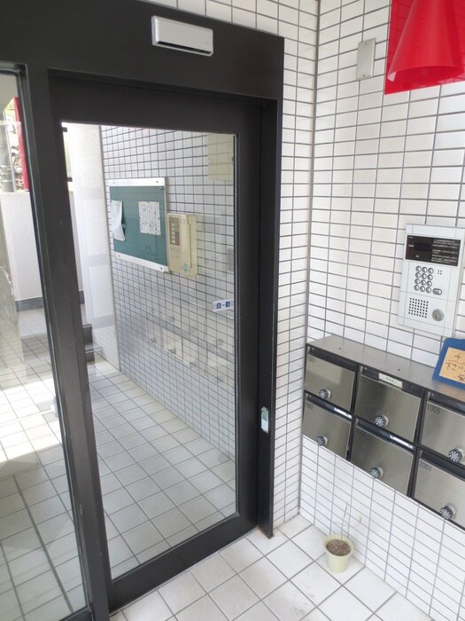 物件外観写真4　(エントランス部分)