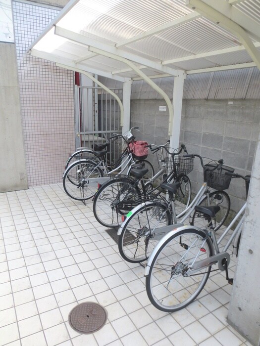 物件外観写真5　(駐輪場)