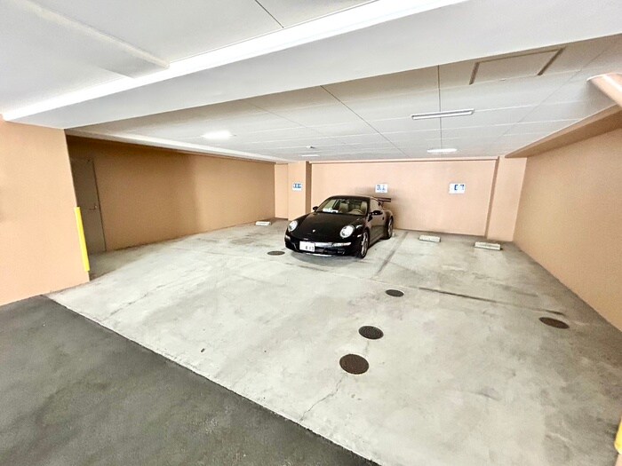 物件外観写真4　(駐車場)