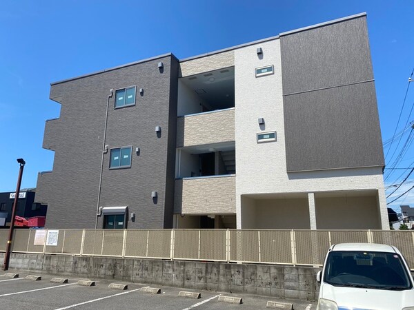 建築中
