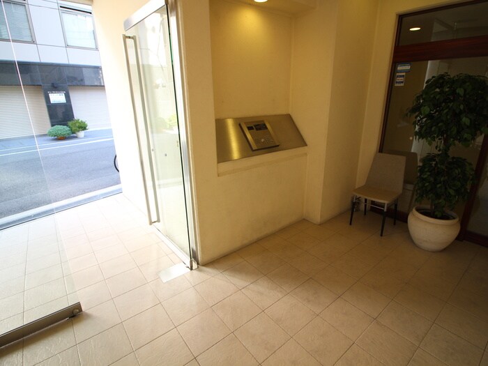 物件外観写真5　(エントランス部分)