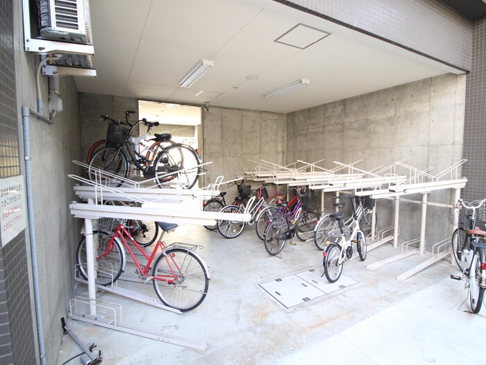 物件外観写真6　(駐輪場)