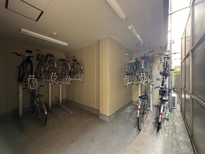 物件外観写真4　(駐輪場)