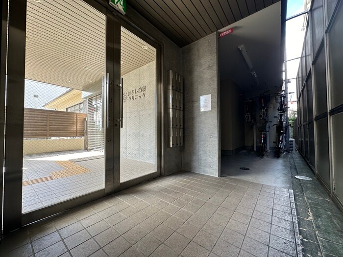 物件外観写真5　(エントランス部分)