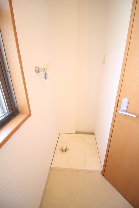 物件内観写真10　(洗濯機置場)