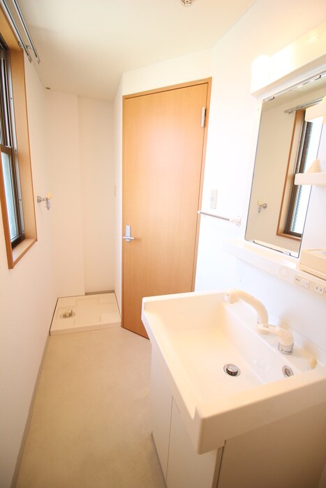 物件内観写真16　(廊下)