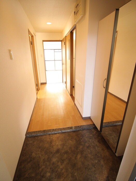 物件内観写真7　(玄関)
