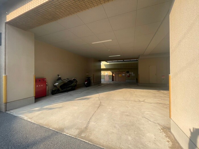 物件外観写真6　(駐車場)