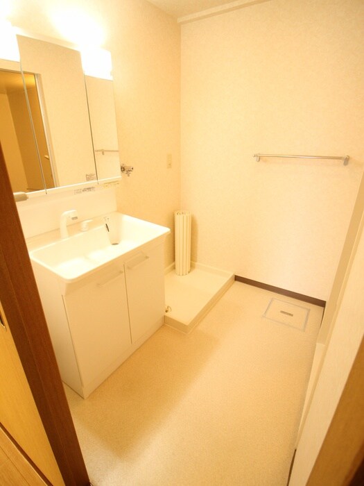 物件内観写真10　(洗濯機置場)