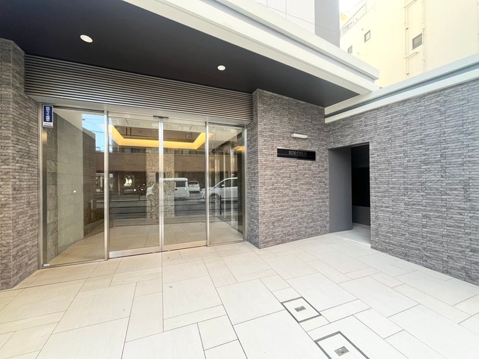 物件外観写真3　(エントランス部分)