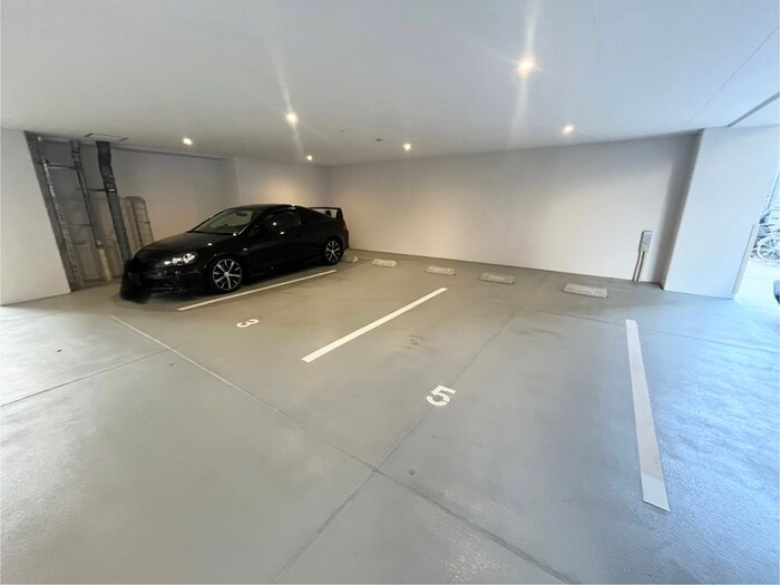 物件外観写真6　(駐車場)