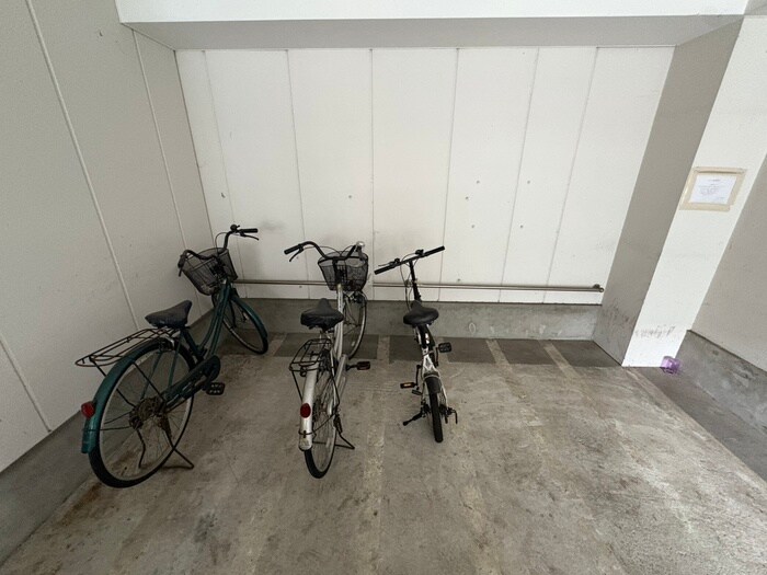 物件外観写真5　(駐輪場)